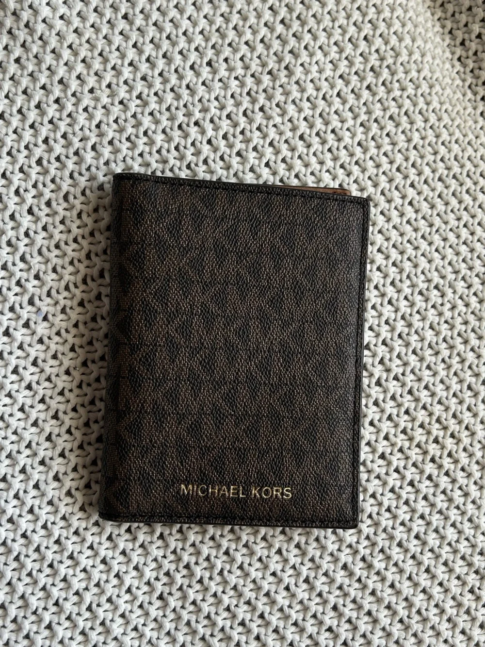 Michael Kors jet set travel passport holder